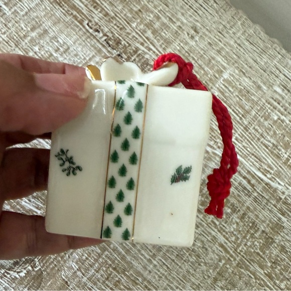 Spode Christmas Tree Love Is A Gift Ornament With Gold Accents Retired - Picture 5 of 8